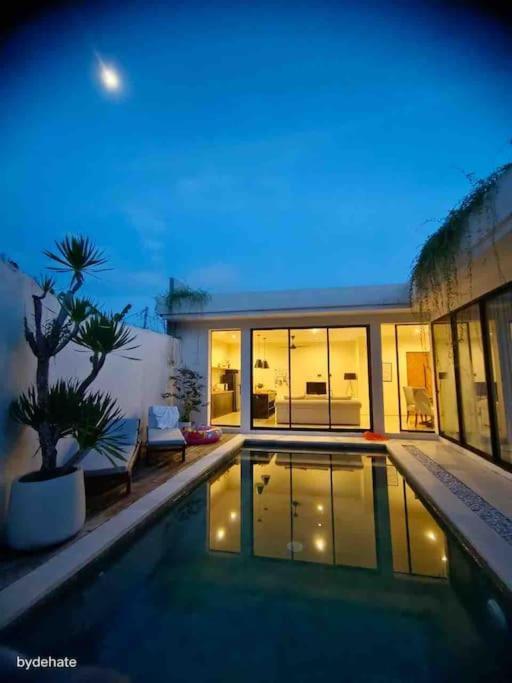 The R Villa Kaba - Incl. Motorbikes Seminyak Kültér fotó