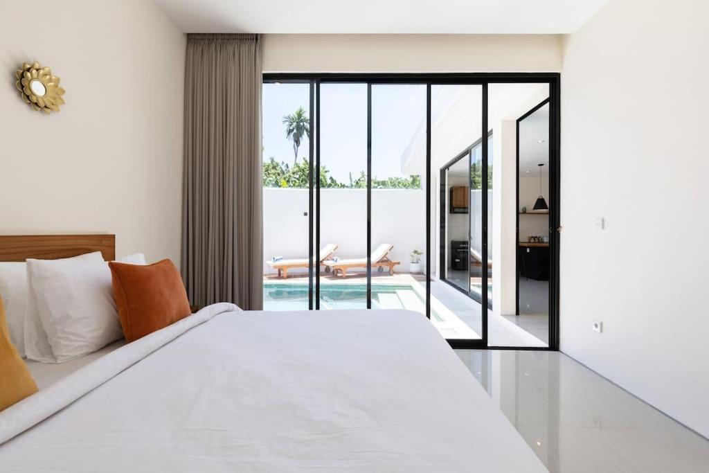 The R Villa Kaba - Incl. Motorbikes Seminyak Kültér fotó