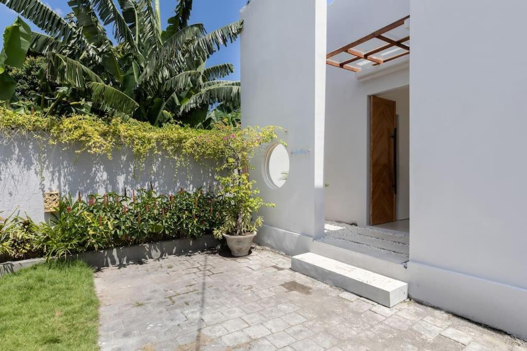 The R Villa Kaba - Incl. Motorbikes Seminyak Kültér fotó